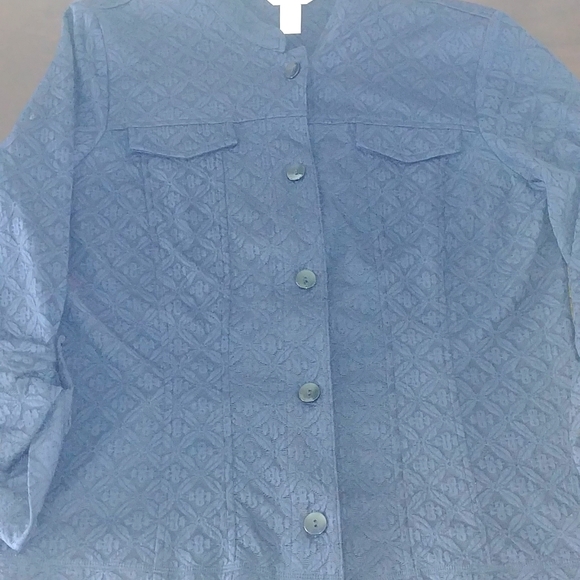 Christopher & Banks Ladies Button Up - Picture 3 of 9